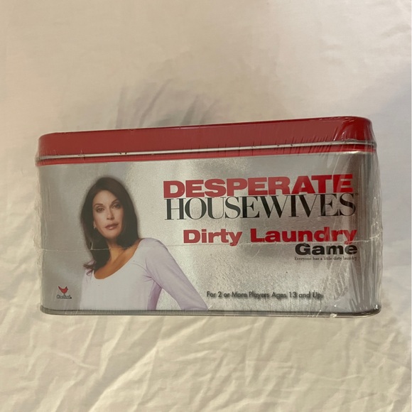 NEW Cardinal Desperate Housewives Dirty Laundry Game - Picture 6 of 6